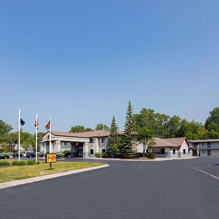 Super 8 By Wyndham Marysville/Port Huron Area Exterior photo