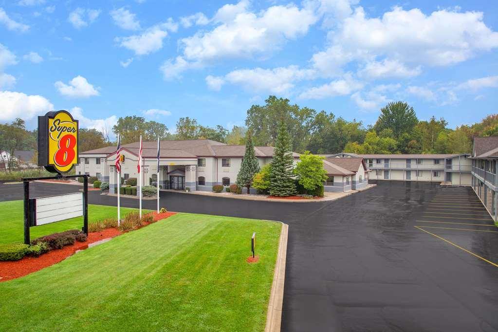 Super 8 By Wyndham Marysville/Port Huron Area Exterior photo