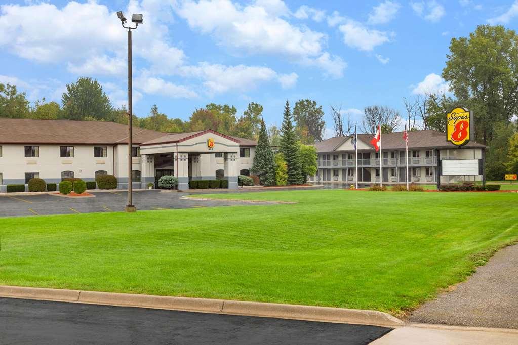 Super 8 By Wyndham Marysville/Port Huron Area Exterior photo