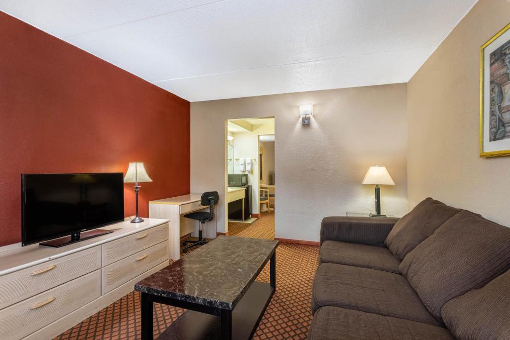 Super 8 By Wyndham Marysville/Port Huron Area Exterior photo