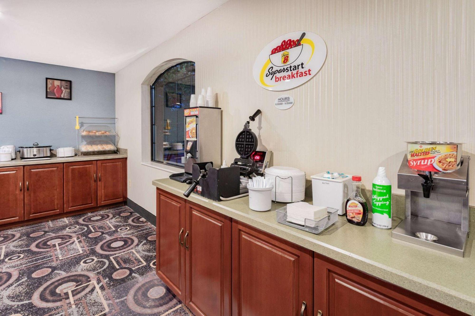 Super 8 By Wyndham Marysville/Port Huron Area Exterior photo