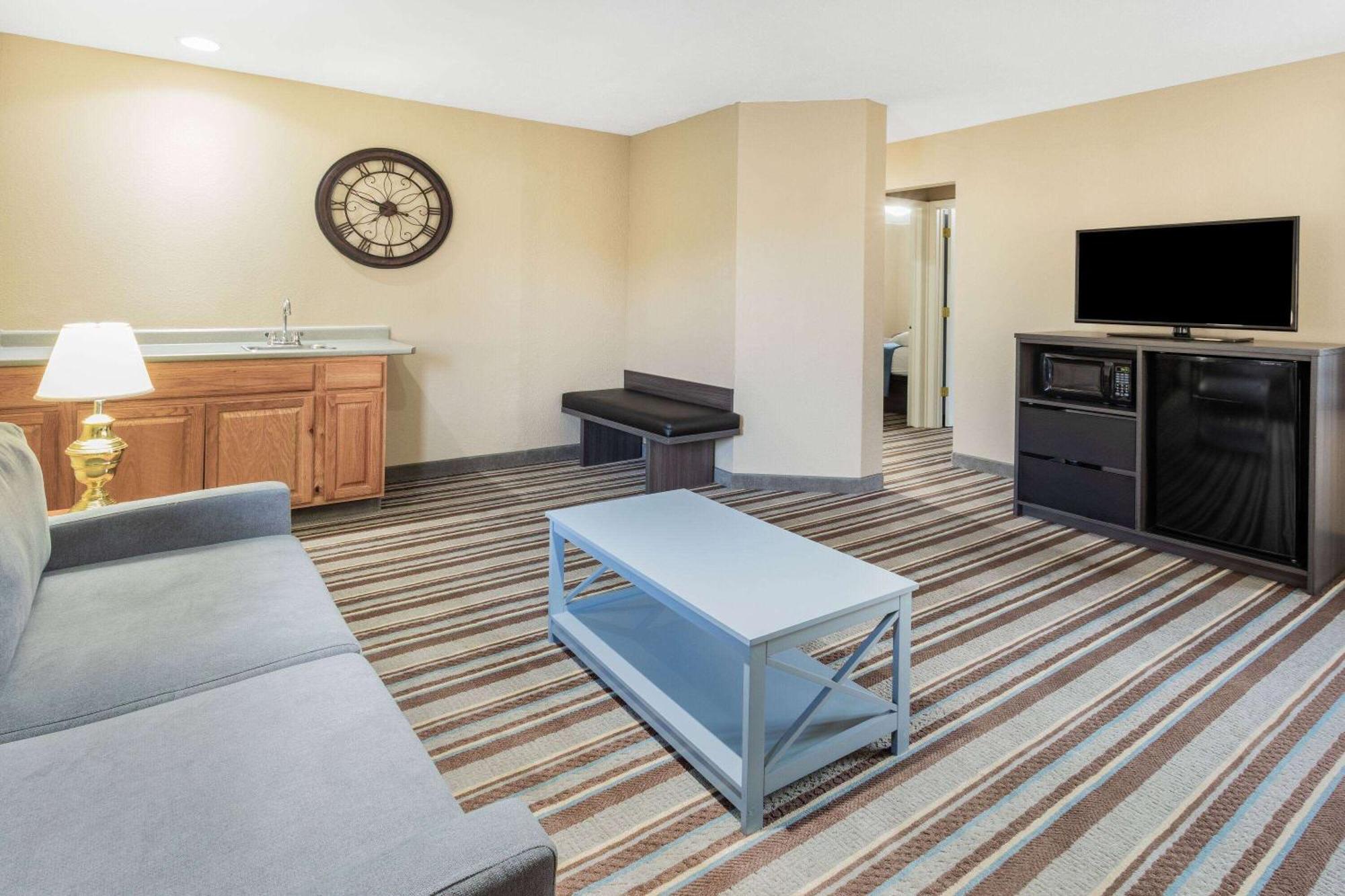 Super 8 By Wyndham Marysville/Port Huron Area Exterior photo