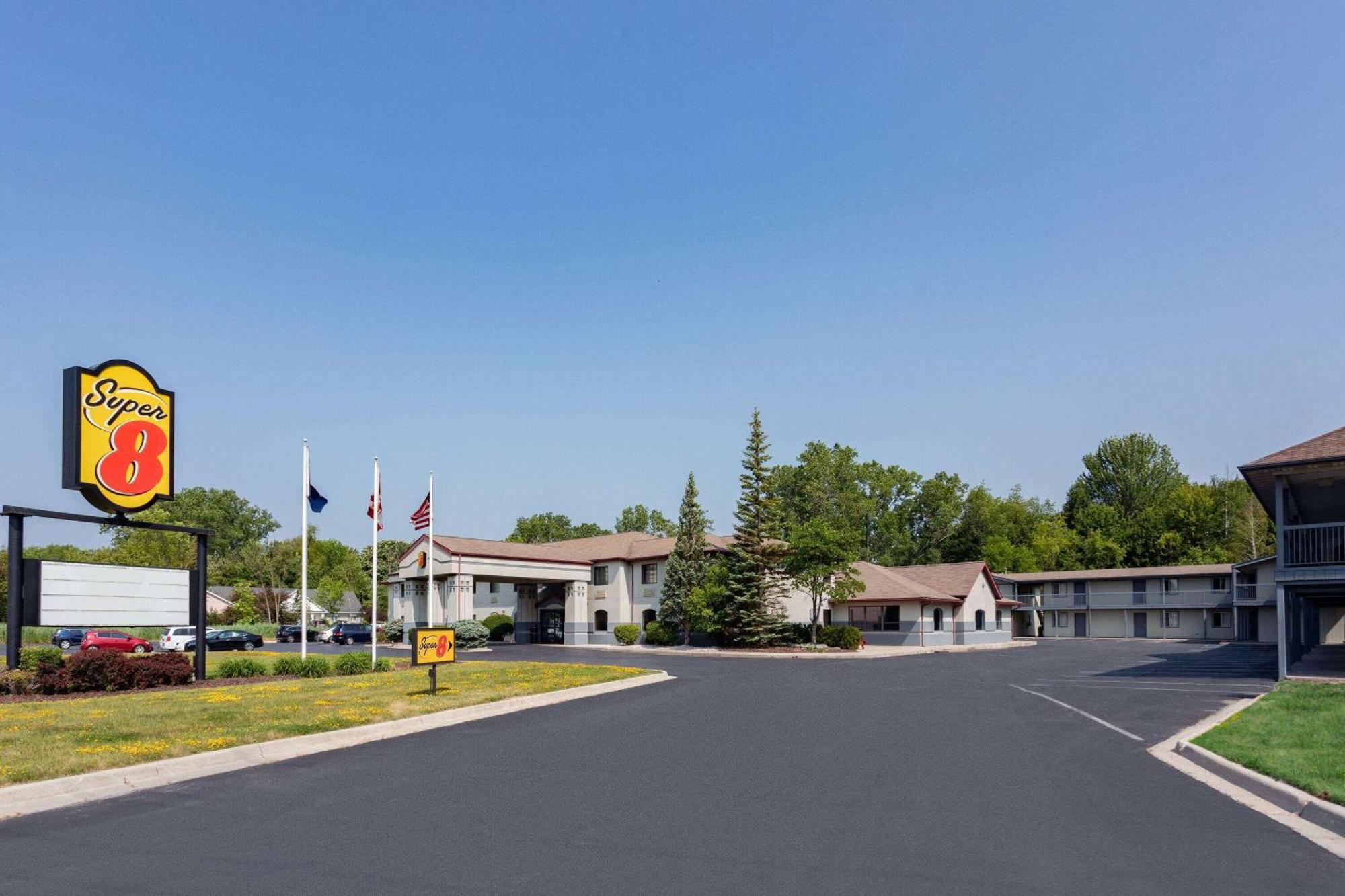 Super 8 By Wyndham Marysville/Port Huron Area Exterior photo